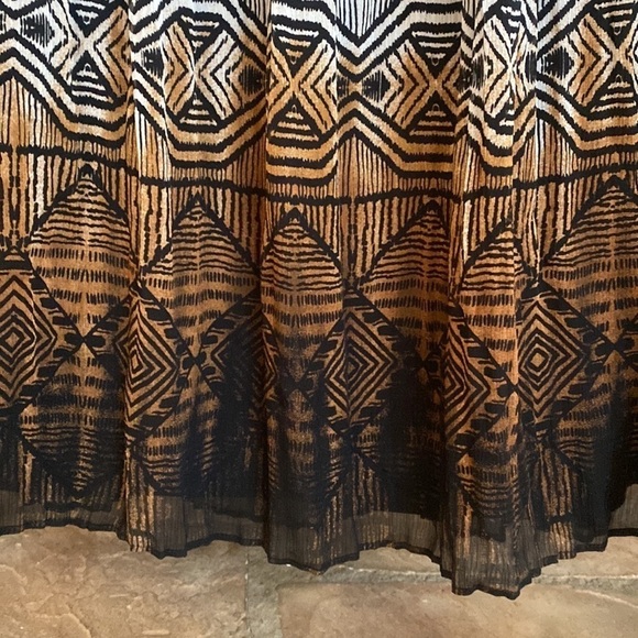 Ruby Rd. Black and bronze Aztec pattern skirt with elastic waistband. 20W - Picture 2 of 8